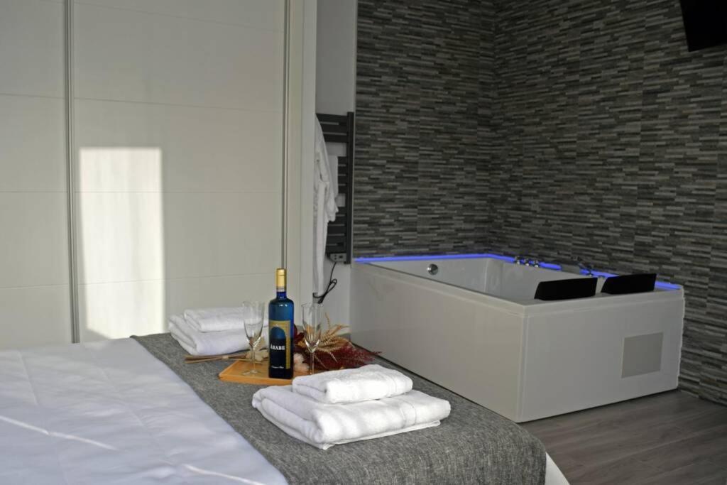 Alojamientos Lola, Suite Con Jacuzzi Benalup-Casas Viejas Esterno foto