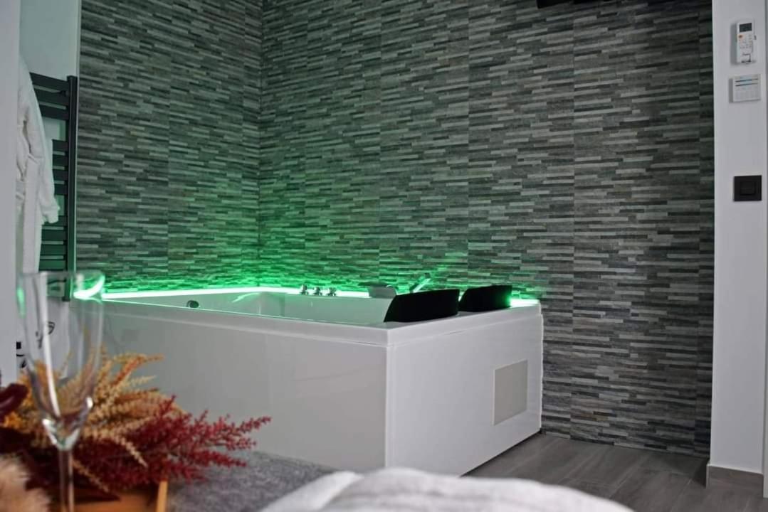 Alojamientos Lola, Suite Con Jacuzzi Benalup-Casas Viejas Esterno foto